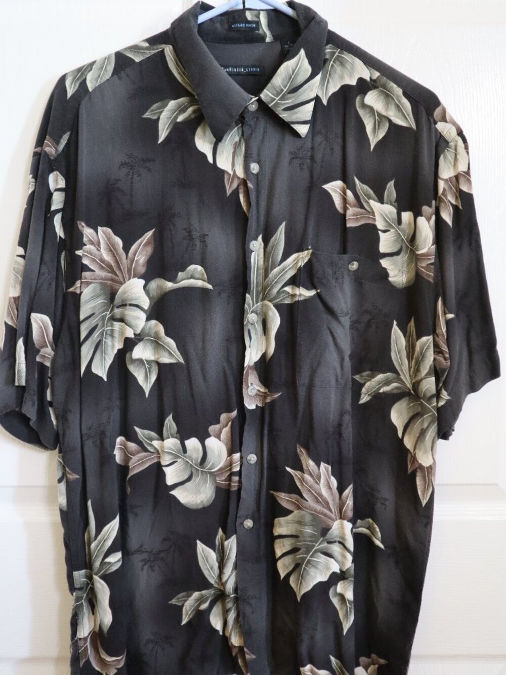 Men's Large Hawaiian Shirt Van Heusen Washable Rayon Black w/ Palm Trees Floral